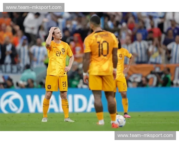 潘帕斯雄鹰与橙色风暴的巴西之夏：2014世界杯半决赛荷兰vs阿根廷深度回顾